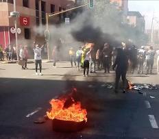 Two Wits student journalits injured,three protesters arrested in clashes with the police