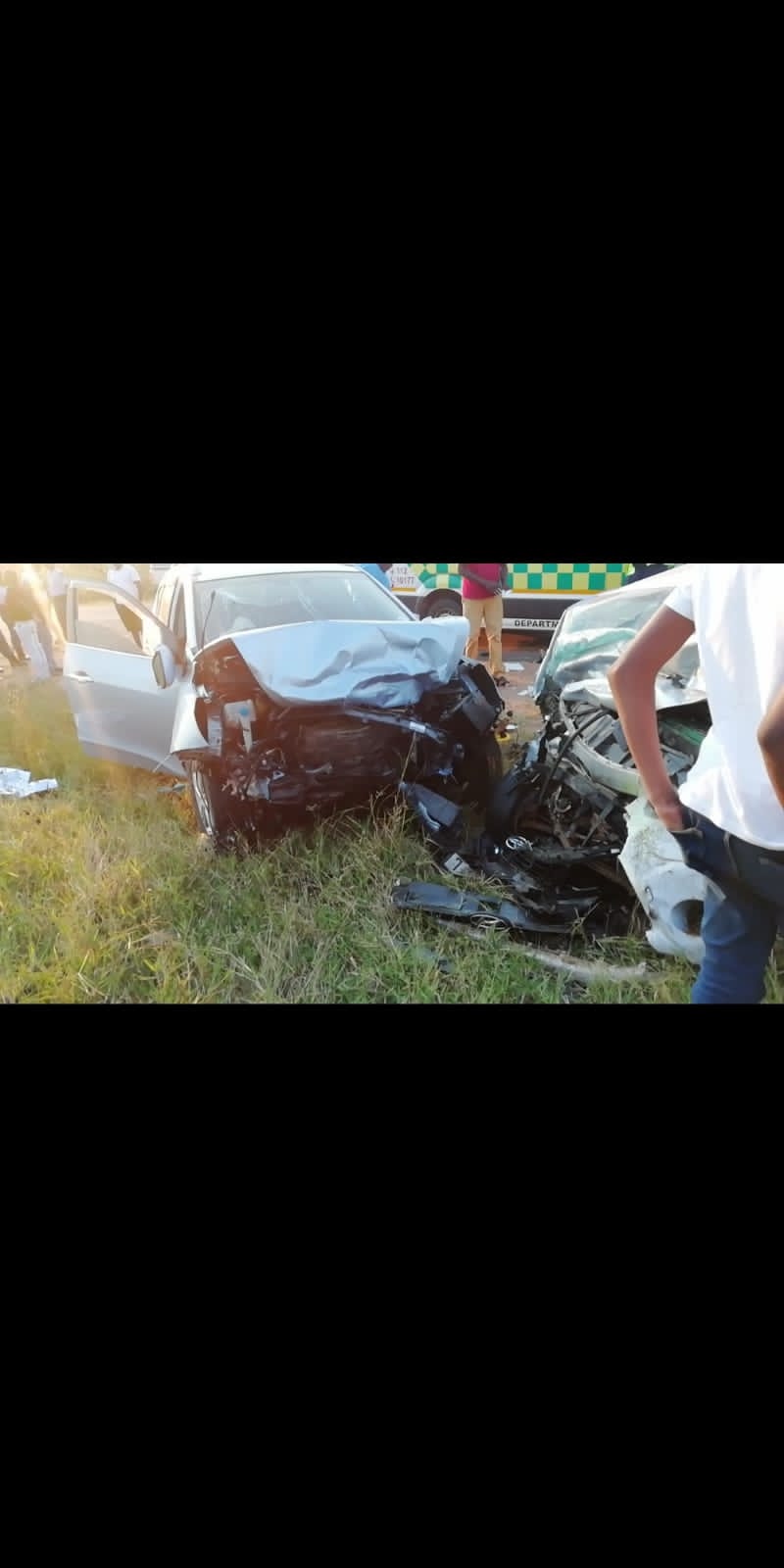 Gauteng off-duty cop rescues victims of head-on-collision in Giyani