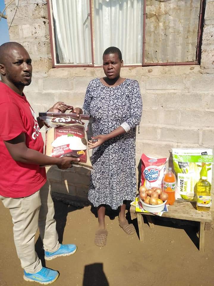 Limpopo woman whose four children were murdered by her husband received food parcels from a Good Samaritan