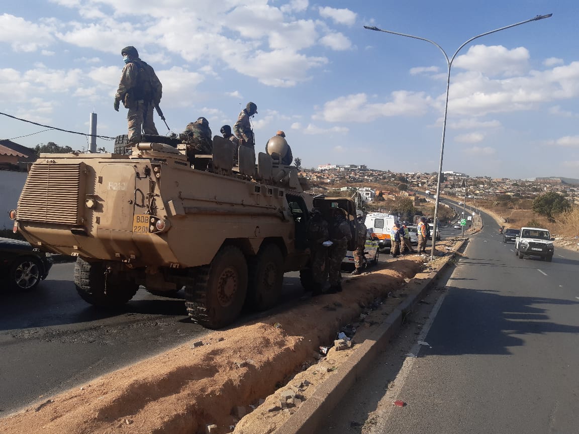Soldiers restore peace in Alexandra after another protest emerged