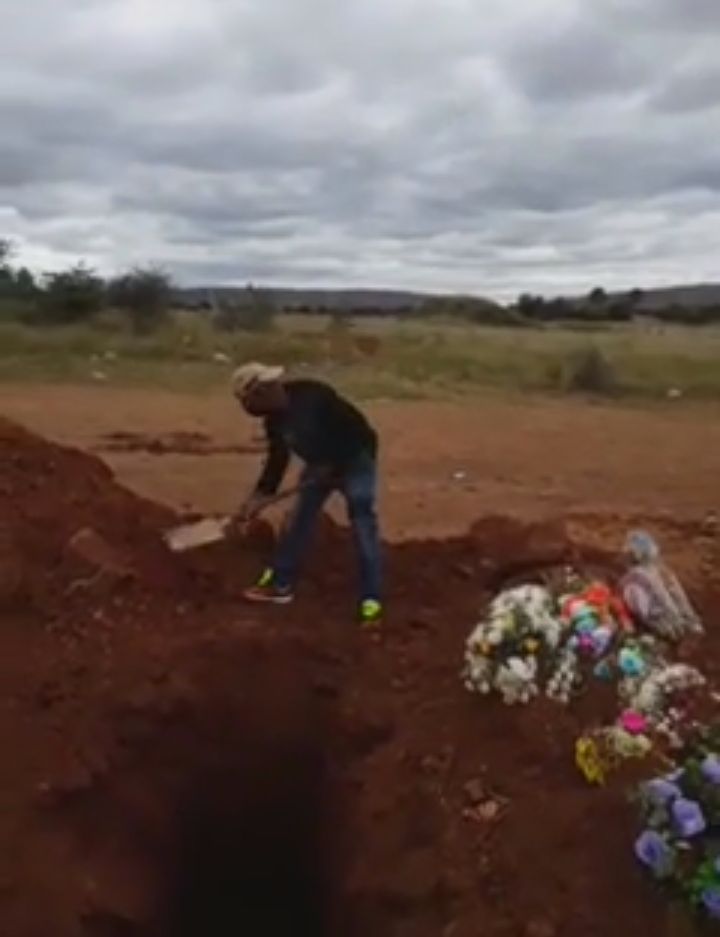 South African musician digs a shocking grave for Floyd Mayweather