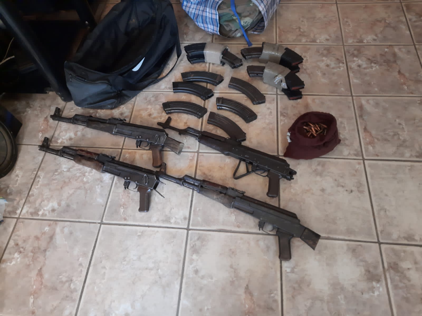 Thugs hide several guns and explosives in a house