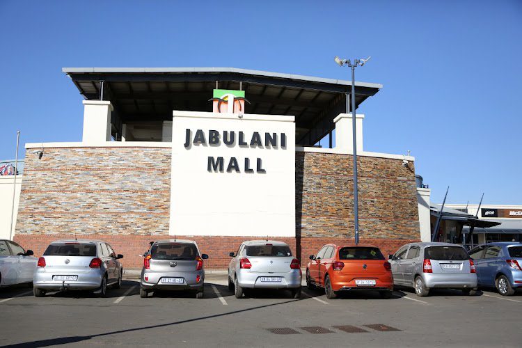 Three thugs who allegedly robbed a store at Jabulani Mall nabbed